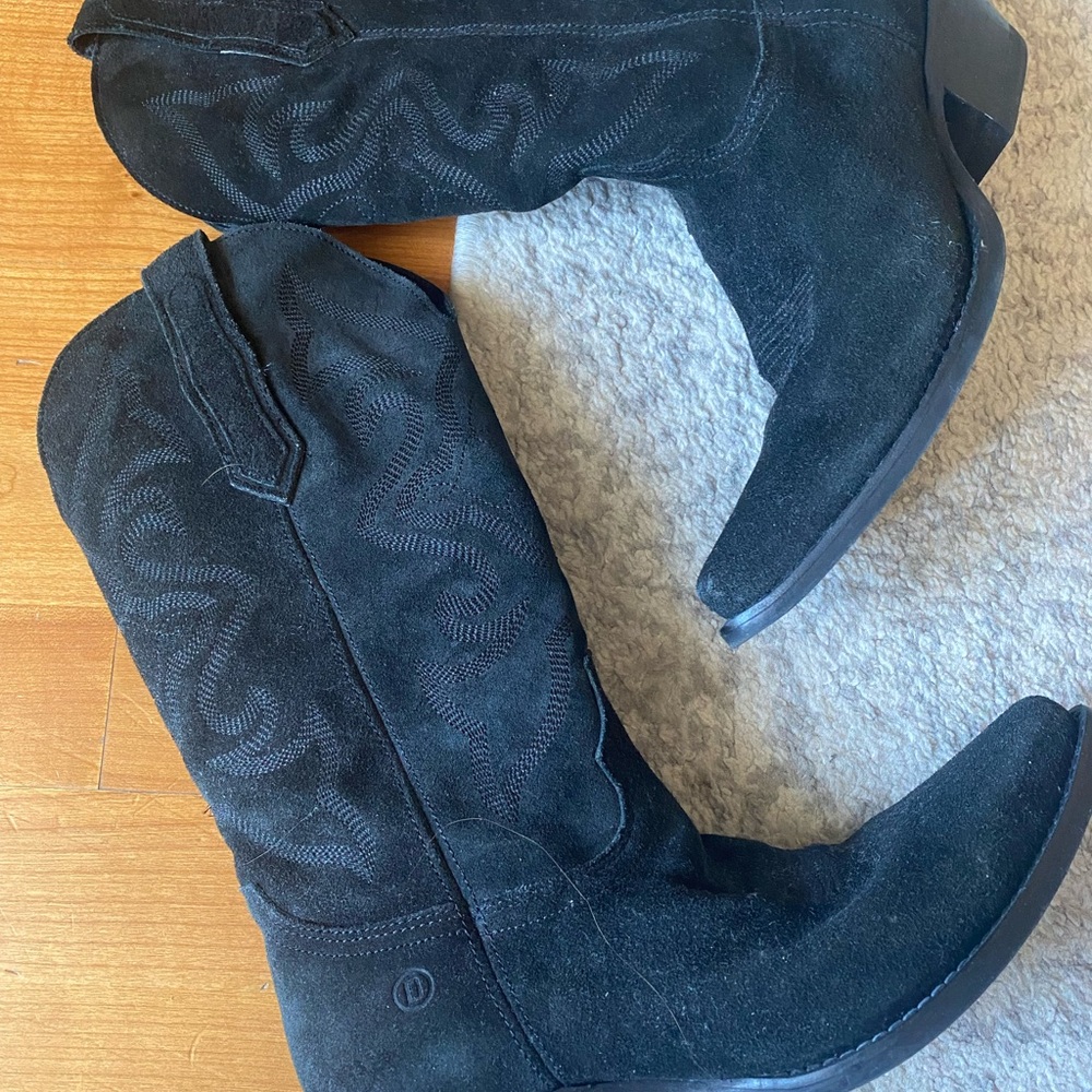 Dingo Black Suede Heeled Boots